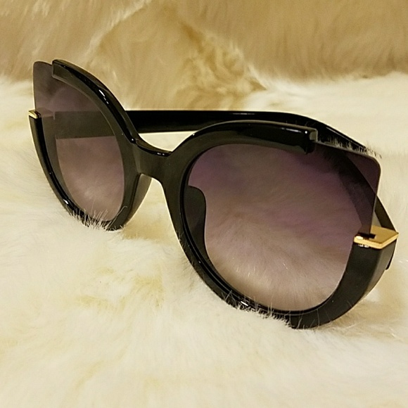 Sunglasses - Picture 3 of 4